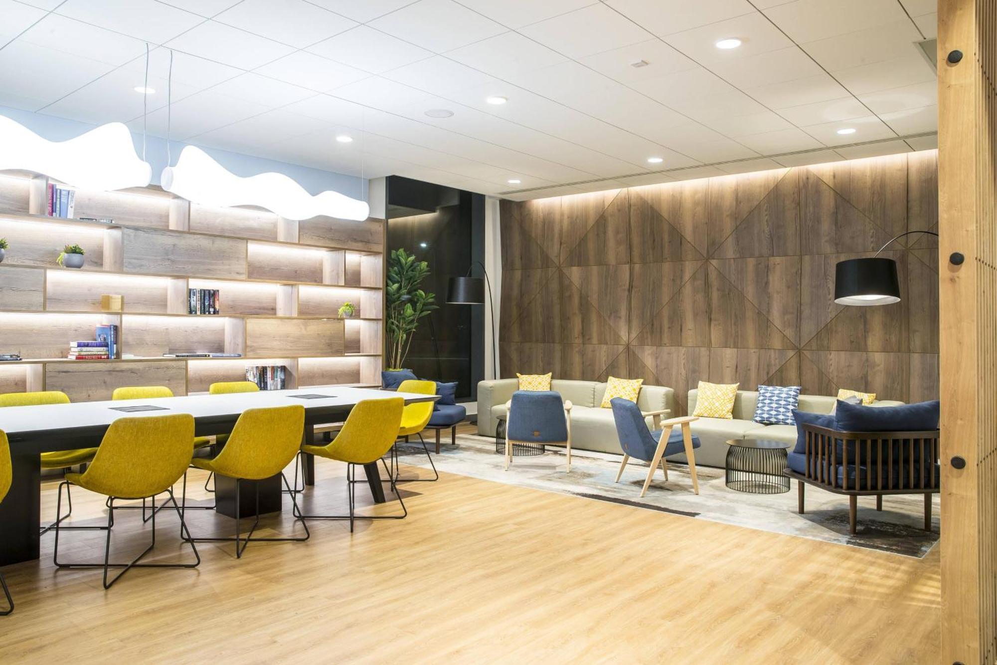 Отель Courtyard By Marriott Edinburgh West Экстерьер фото