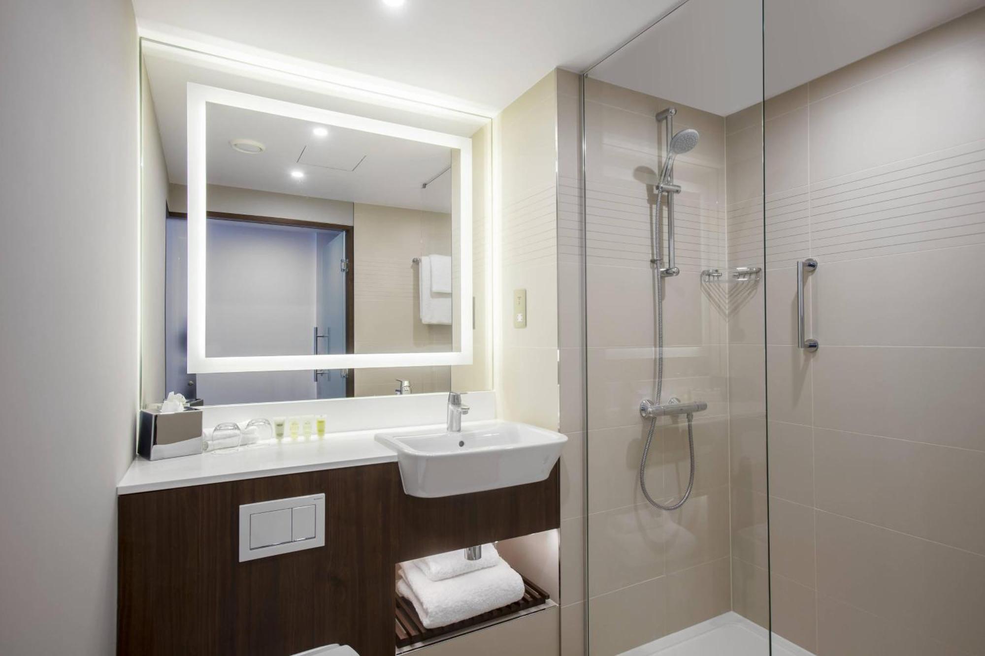 Отель Courtyard By Marriott Edinburgh West Экстерьер фото