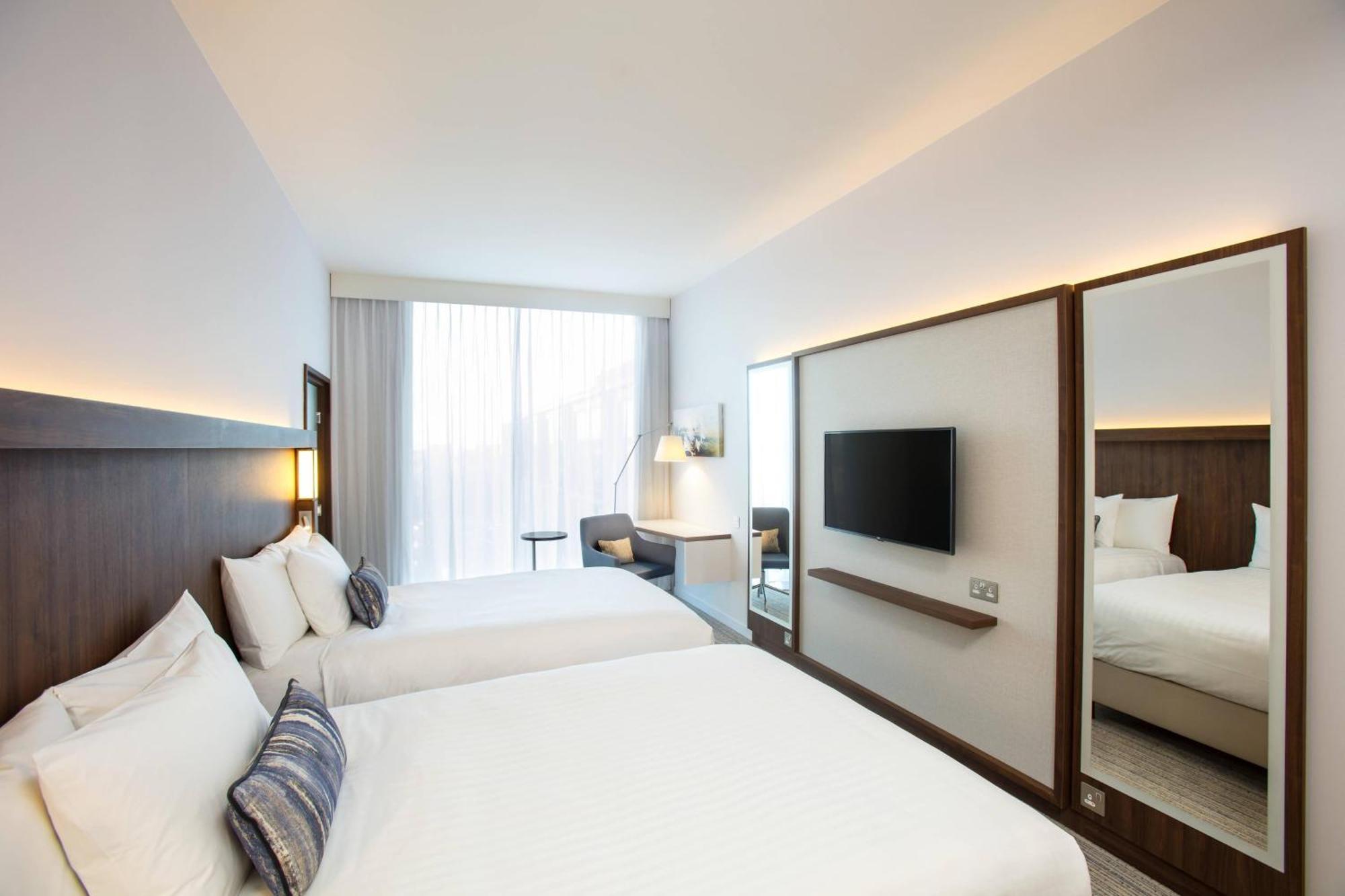 Отель Courtyard By Marriott Edinburgh West Экстерьер фото
